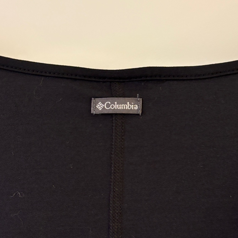Columbia Black V-Neck Short Sleeve Top - Picture 6 of 6